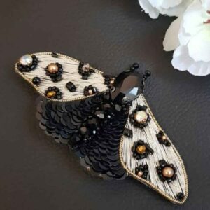 Handgemaakte Damesbroche met Kralen – Nachtvlinder-ontwerp