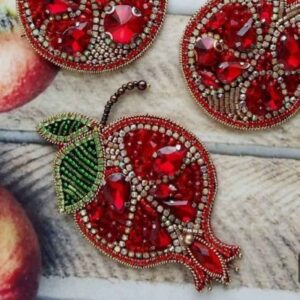 Handgemaakte Damesbroche met Kralen – Yalda-model