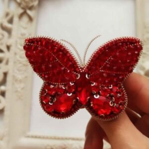 Handgemaakte Damesbroche met Kralen – Ziba-ontwerp