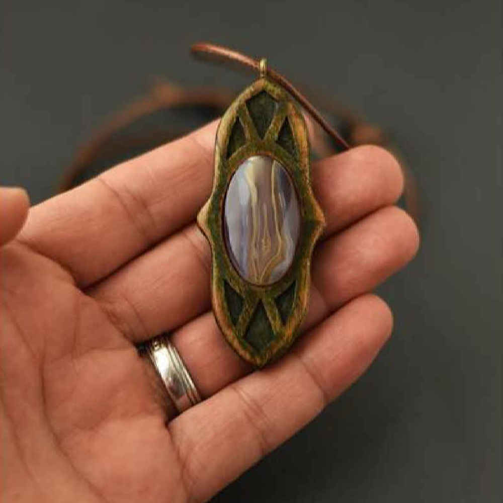 Gesneden Houten Hanger met Agaat Edelsteen Handgemaakt Artistiek Eslimi