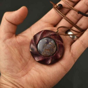 Houten Ketting Handgemaakt met Artistieke Stijl Sterrenstelsel