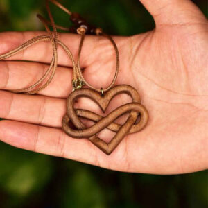 Houten Ketting Handgemaakt met Artistieke Stijl Hart