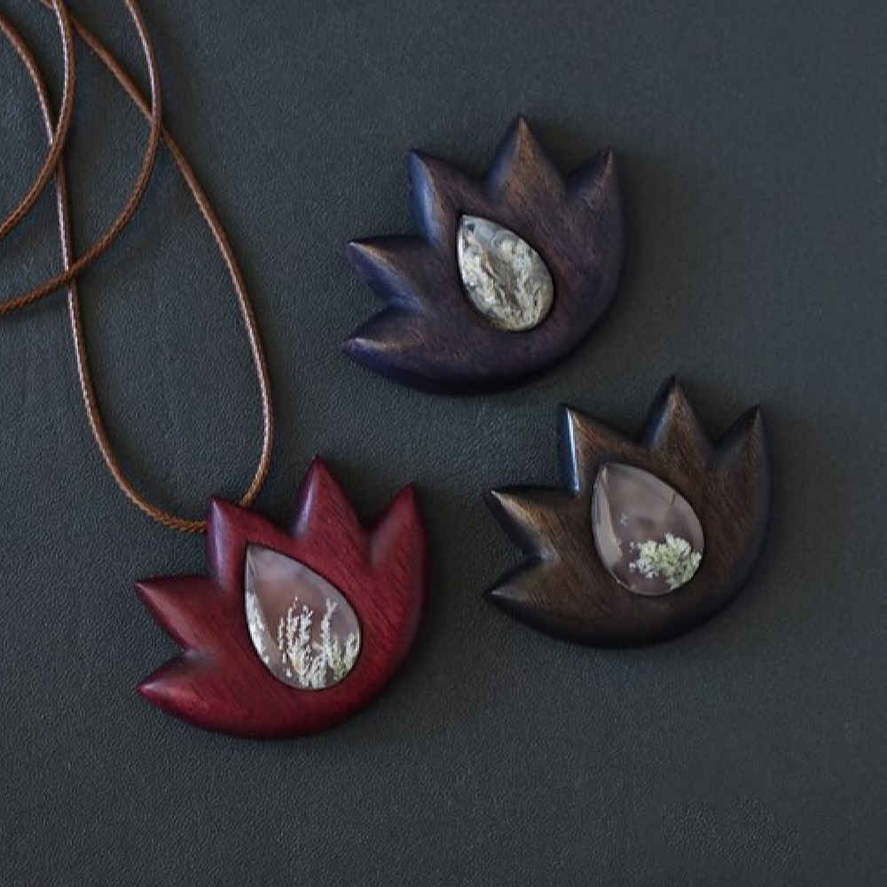 Houten Ketting Handgemaakt met Artistieke Stijl Lotus