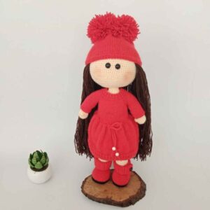 Amigurumi handgemaakte gehaakte pop rood meisje