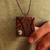 Gesneden Houten Hanger with Turquoise Edelsteen Handgemaakt Artistiek Marcel