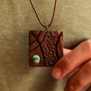 Gesneden Houten Hanger with Turquoise Edelsteen Handgemaakt Artistiek Marcel