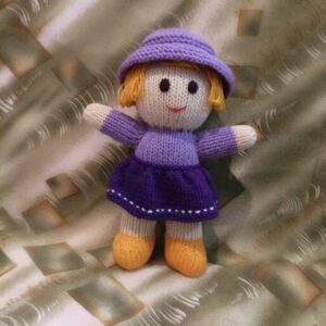Amigurumi handgemaakte gehaakte pop paarse dame