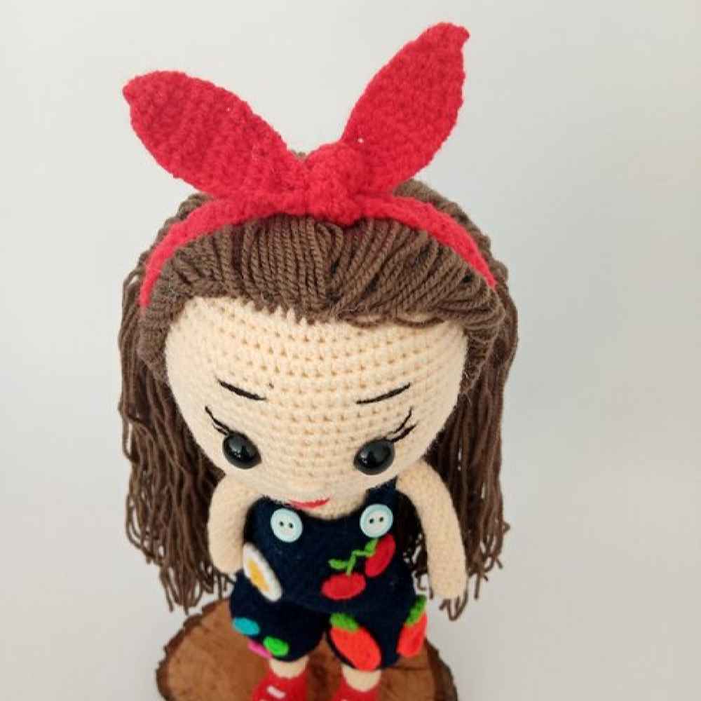 Amigurumi handgemaakte gehaakte pop kersenmeisje