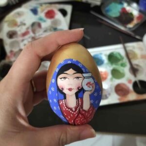 Bruine Aardewerken Nowruz Eieren – Model Banoo
