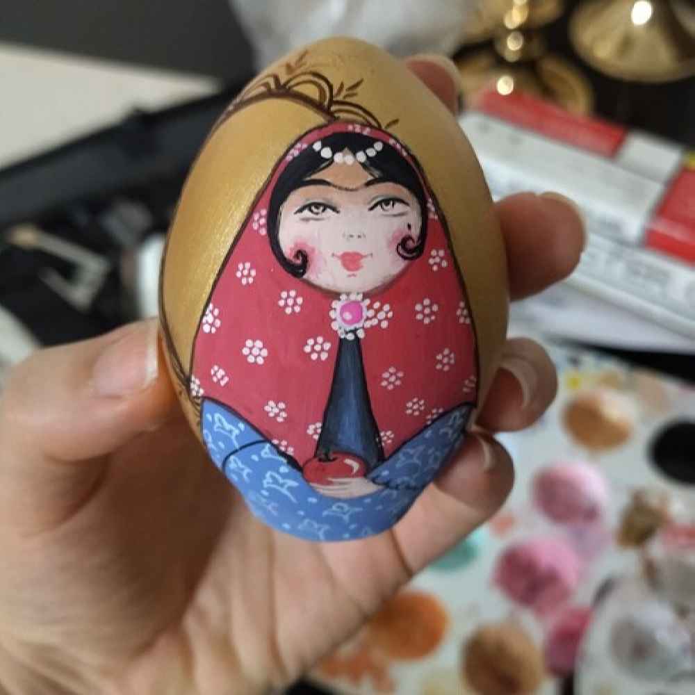 Bruine Aardewerken Nowruz Eieren – Model Khatoon