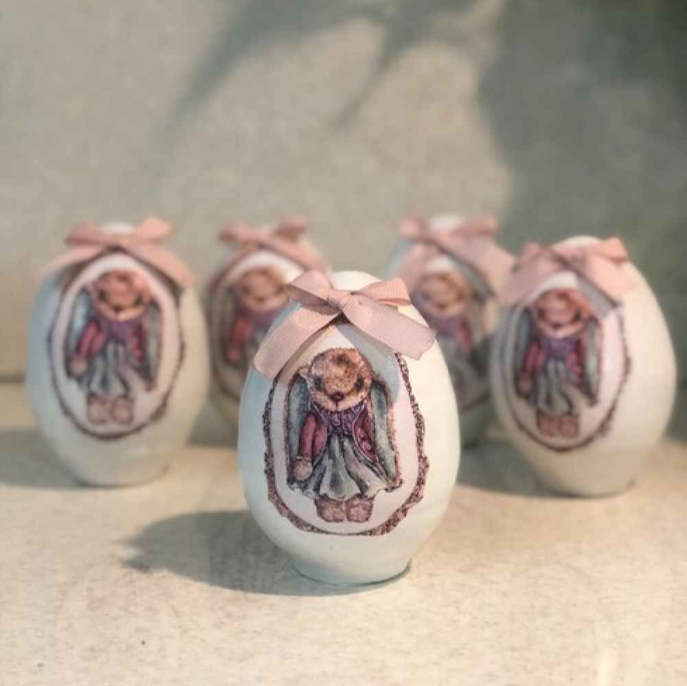 Decoratief Handbeschilderd Aardewerk Ei – Konijn