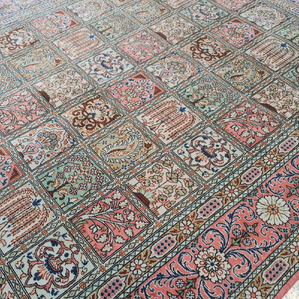 Handgeknoopt Perzisch Zanjan Zijden Tapijt (Bakhtiari Garden Khesti) – Grijs