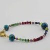 Blauwe kralenarmband met smaragd, robijn en turkoois