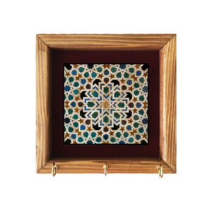 Keramische Sleutelhanger voor aan de Muur – met Houten Frame & Model Gelak