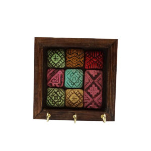 Keramische Sleutelhanger voor aan de Muur – met Houten Frame & Model Sonnati