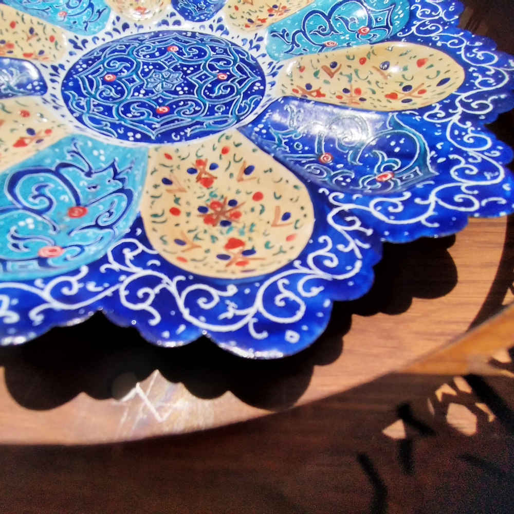 Decoratieve Koperen Plaat Handbeschilderd met Perzische Minakari Email Golabetoon