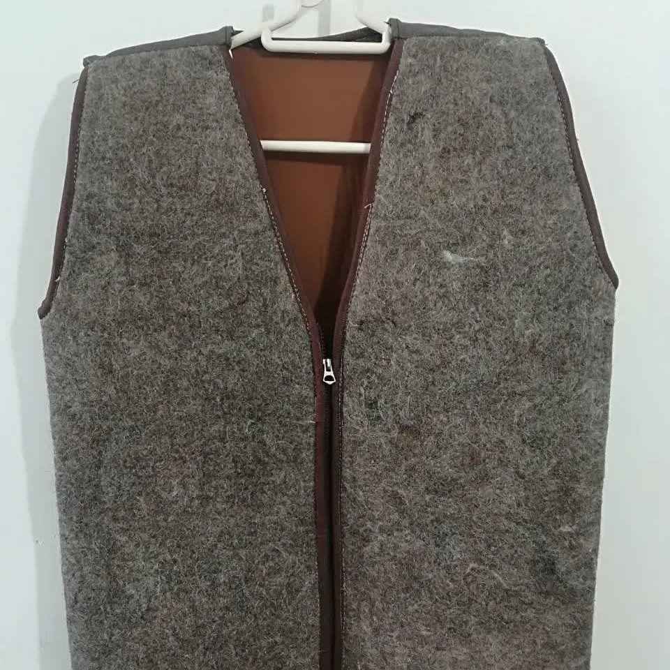 Natuurlijke Kameelwol Vest – Model Tanpoosh