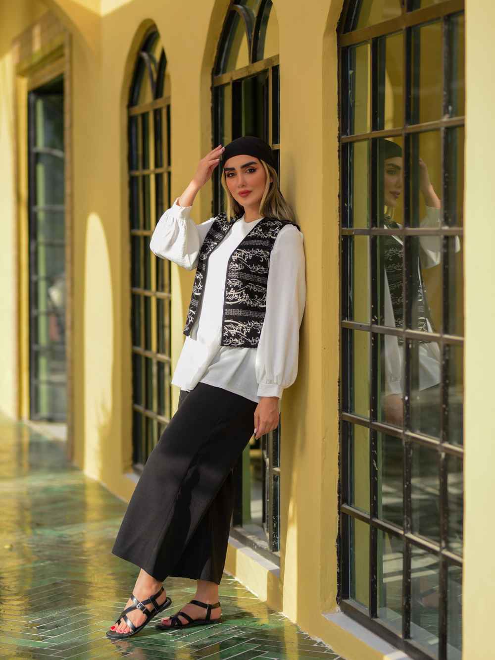 Perzisch Damesvest – Model Ayda Zwart-Wit
