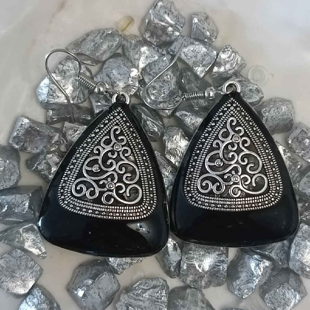 Hangende Metalen Oorbellen met Traditionele Stijl Shamim