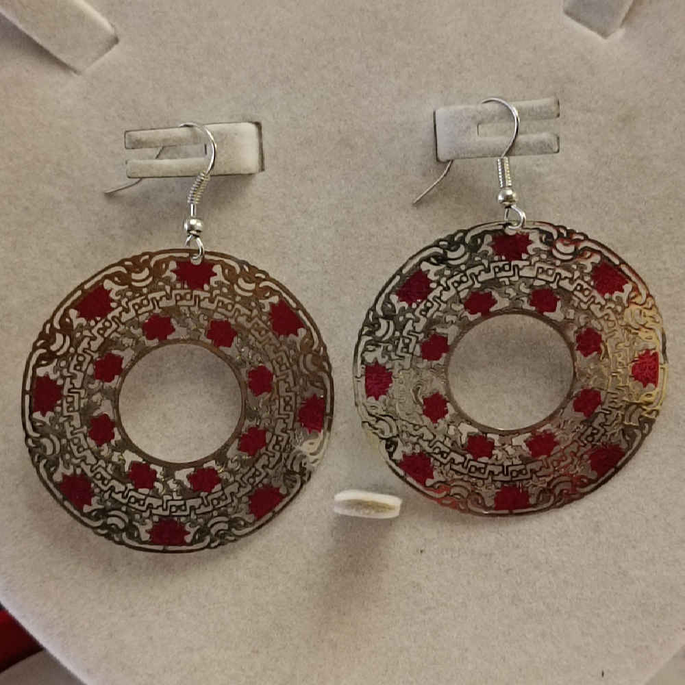 Hangende Metalen Oorbellen met Traditionele Stijl Mehr