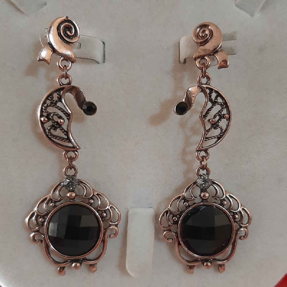 Hangende Metalen Oorbellen met Traditionele Stijl Saba