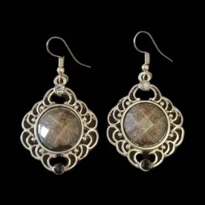Hangende Metalen Oorbellen met Traditionele Stijl Niloofar