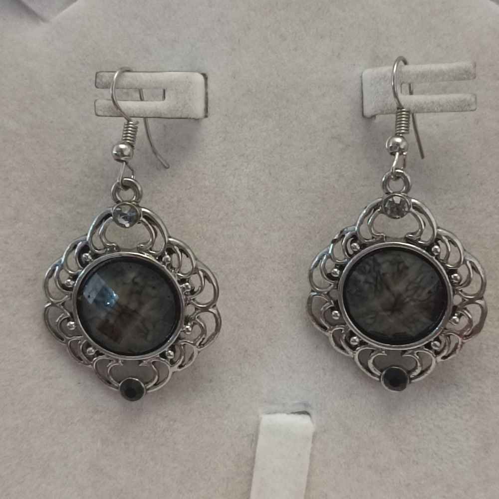 Hangende Metalen Oorbellen met Traditionele Stijl Niloofar