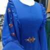 Traditionele Blauwe Abaya met Bloemen en Kreukstof