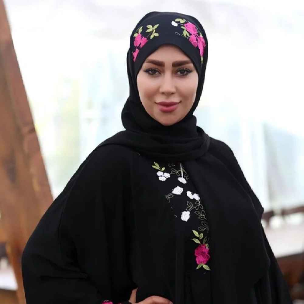Stijlvolle Vlinder Abaya voor Moslimvrouwen – Zachte Zwarte Kreukstof