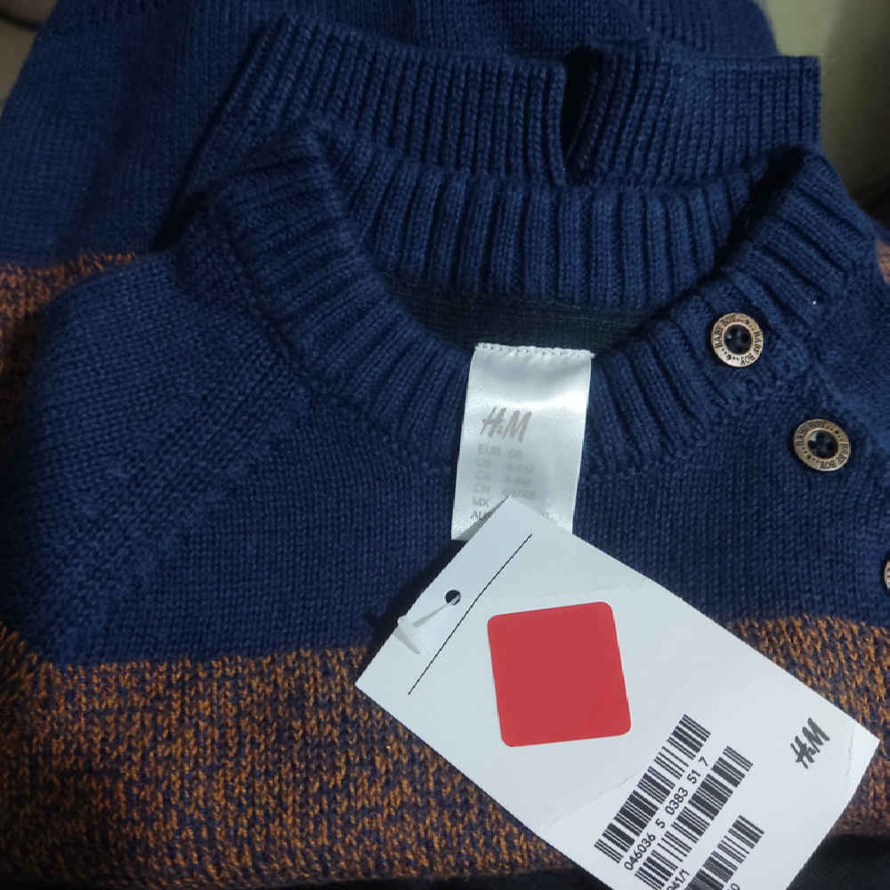 Gebreide Babypullover – Model Shahin Blauw Gestreept