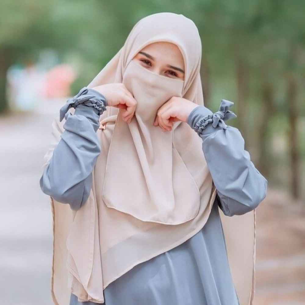 Crèmekleurige Islamitische Crepe Vierkante Sjaal & Halve Niqab Set