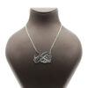 Perzische Zilveren Ketting – Minimalistische Kalligrafie, In Niz Bogzarad