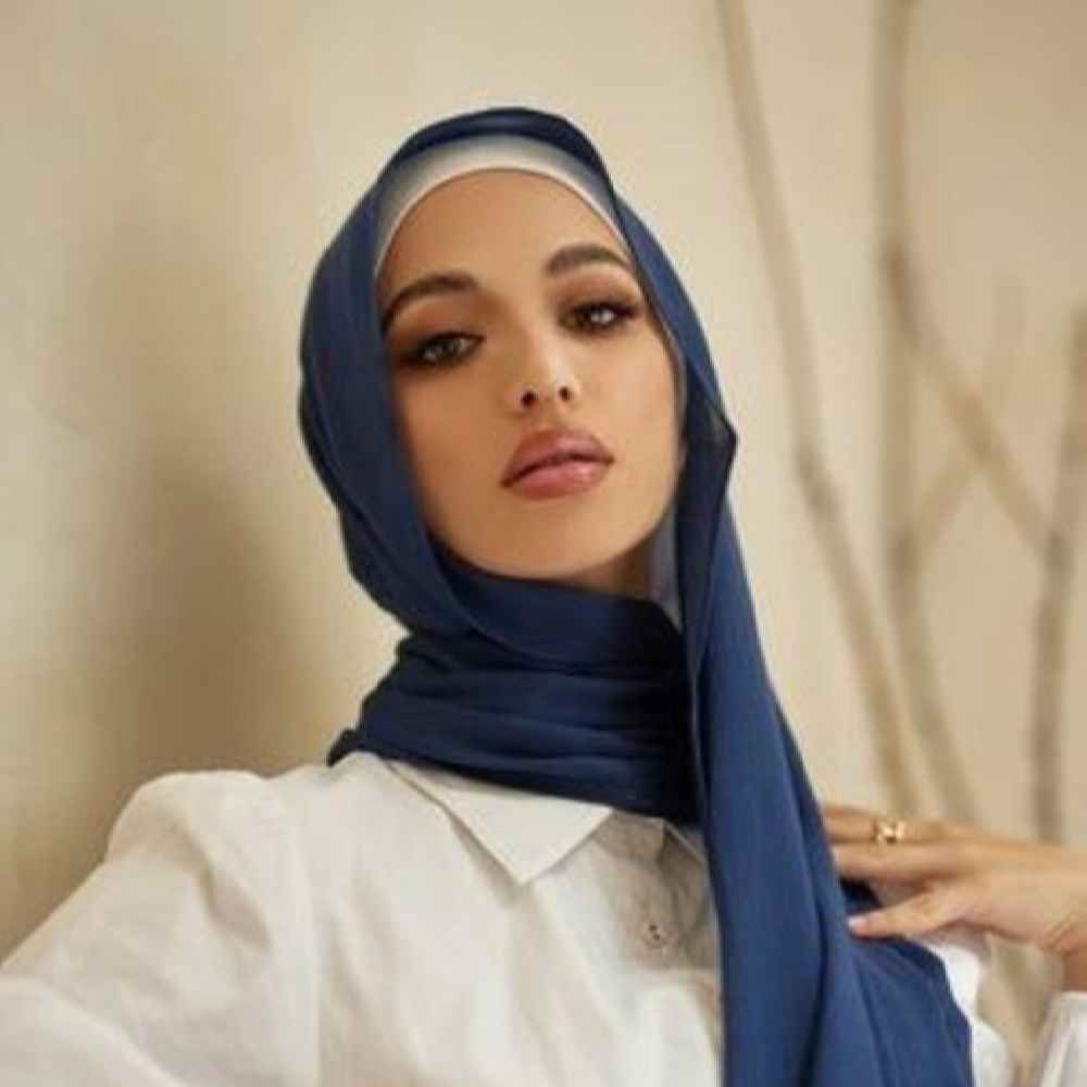 Marineblauwe Chiffon Shayla Hijab – Minimalistisch