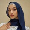 Marineblauwe Chiffon Shayla Hijab – Minimalistisch