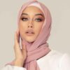Roze Chiffon Shayla Hijab – Minimalistische Hoofddoek