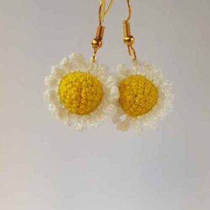 Gebreide Oorbellen Drop Handgemaakt – Wit Bloem