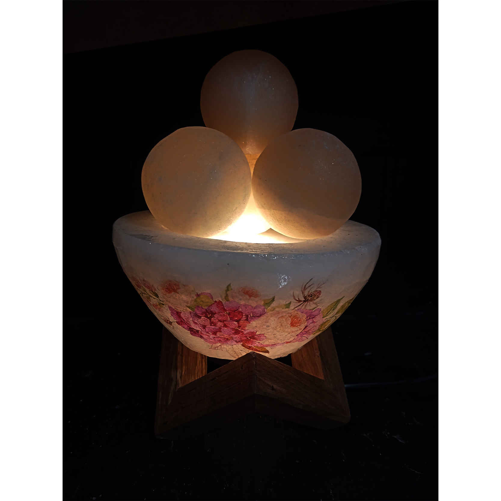 Perzische Kom Zoutlamp – Bloemmotief met Ronde Zoutblokken & Houten Basis