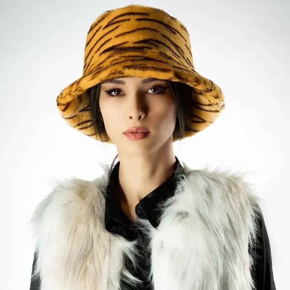 Dames Pluizige Faux Fur Bucket Hat – Model Tijger