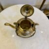 Messing Theepot – Handgemaakt met Elegant Bloemmotief Pauw