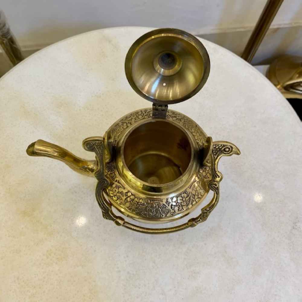 Messing Theepot – Handgemaakt met Elegant Bloemmotief Pauw