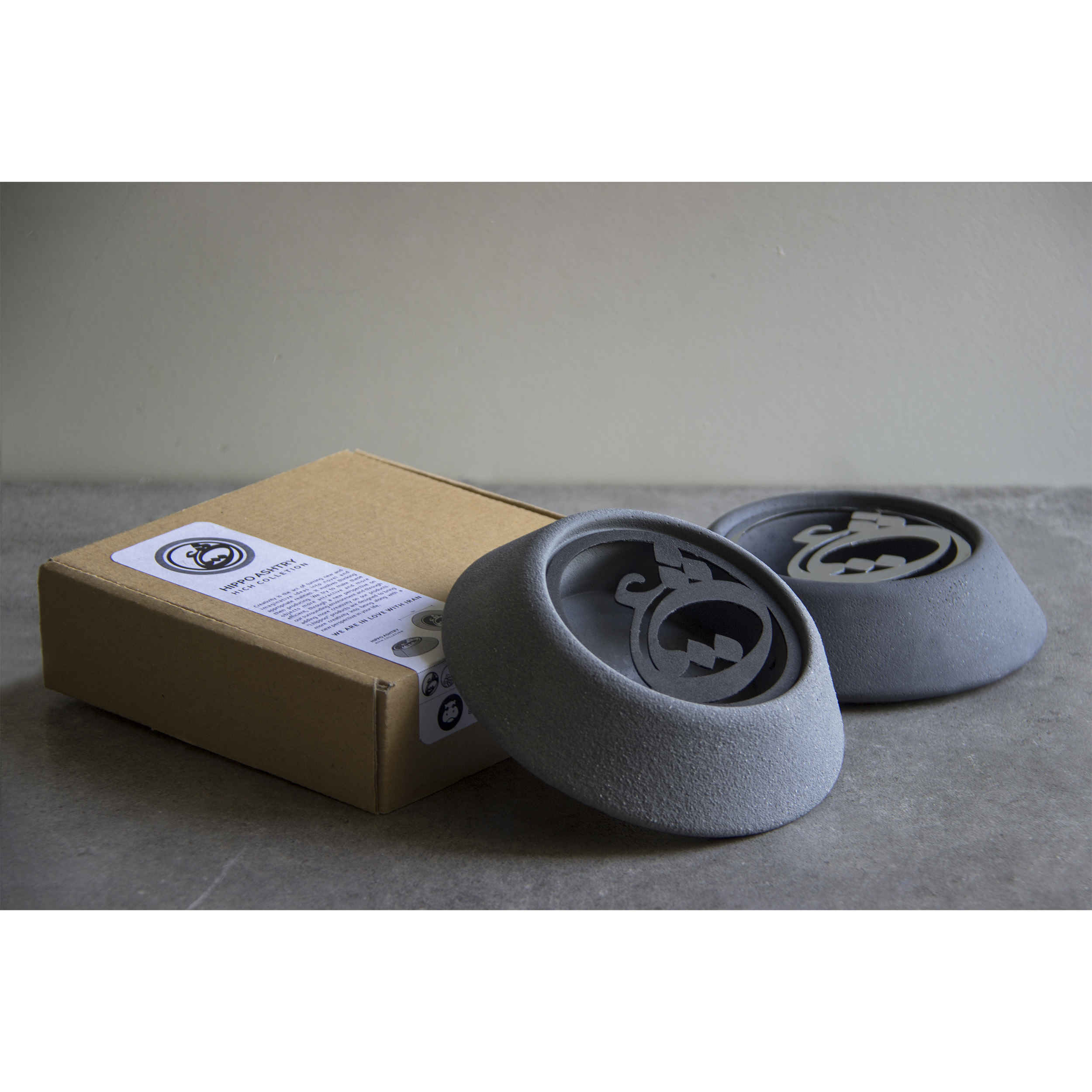 Perzische Cement Asbak — Liefde (Eshgh) — Rond Zwart