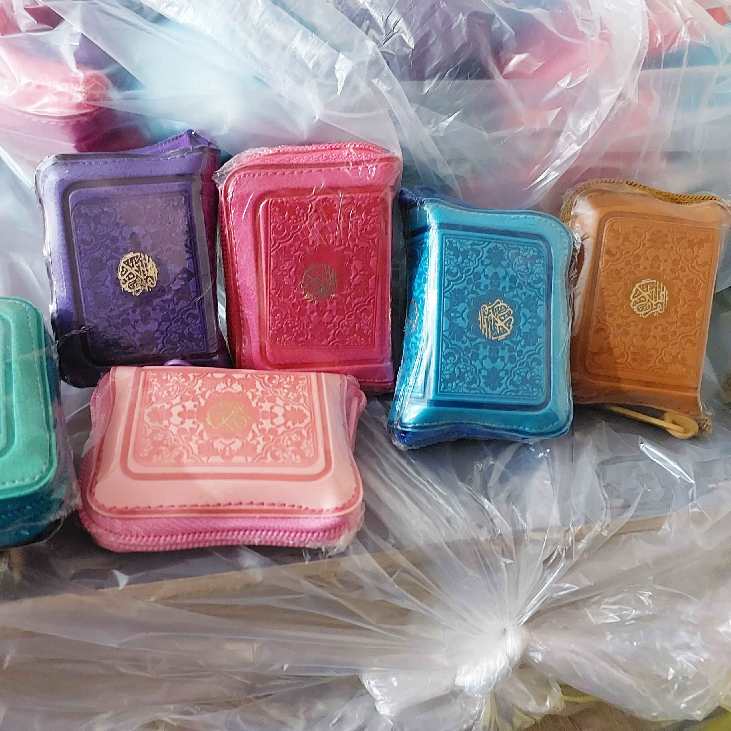 Mini Regenboog-Koran met Ritsomslag – Rood