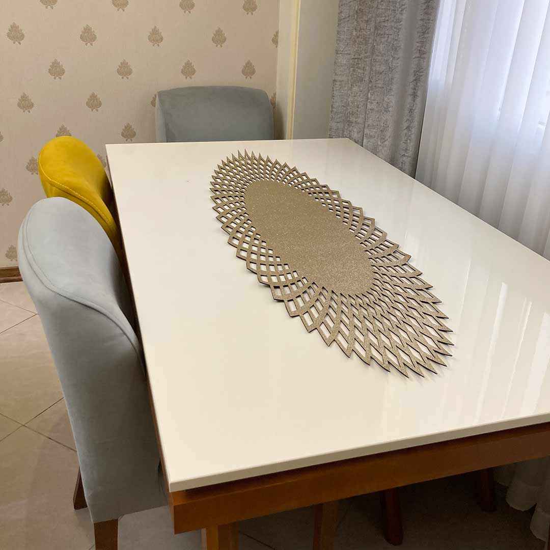 Tafelloper van Kunstleer – Gouden Elegantie Design