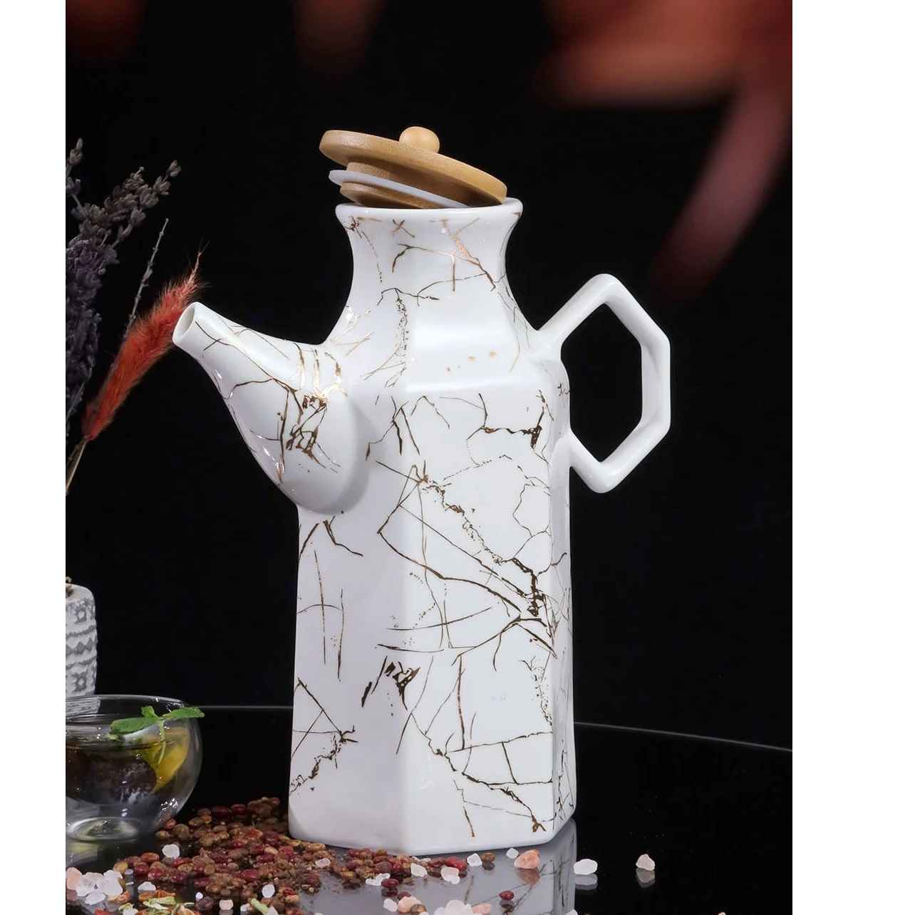 Witte Keramische Olie Dispenser – Zeshoekig Model