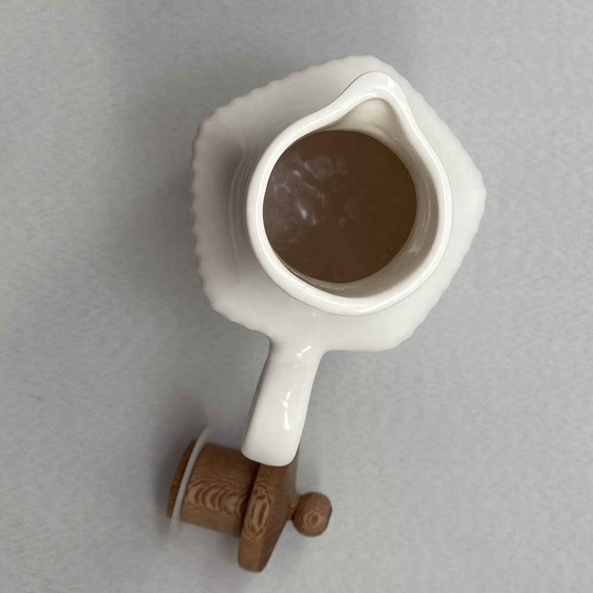 Witte Keramische Olie Dispenser – Vijfhoekig Model