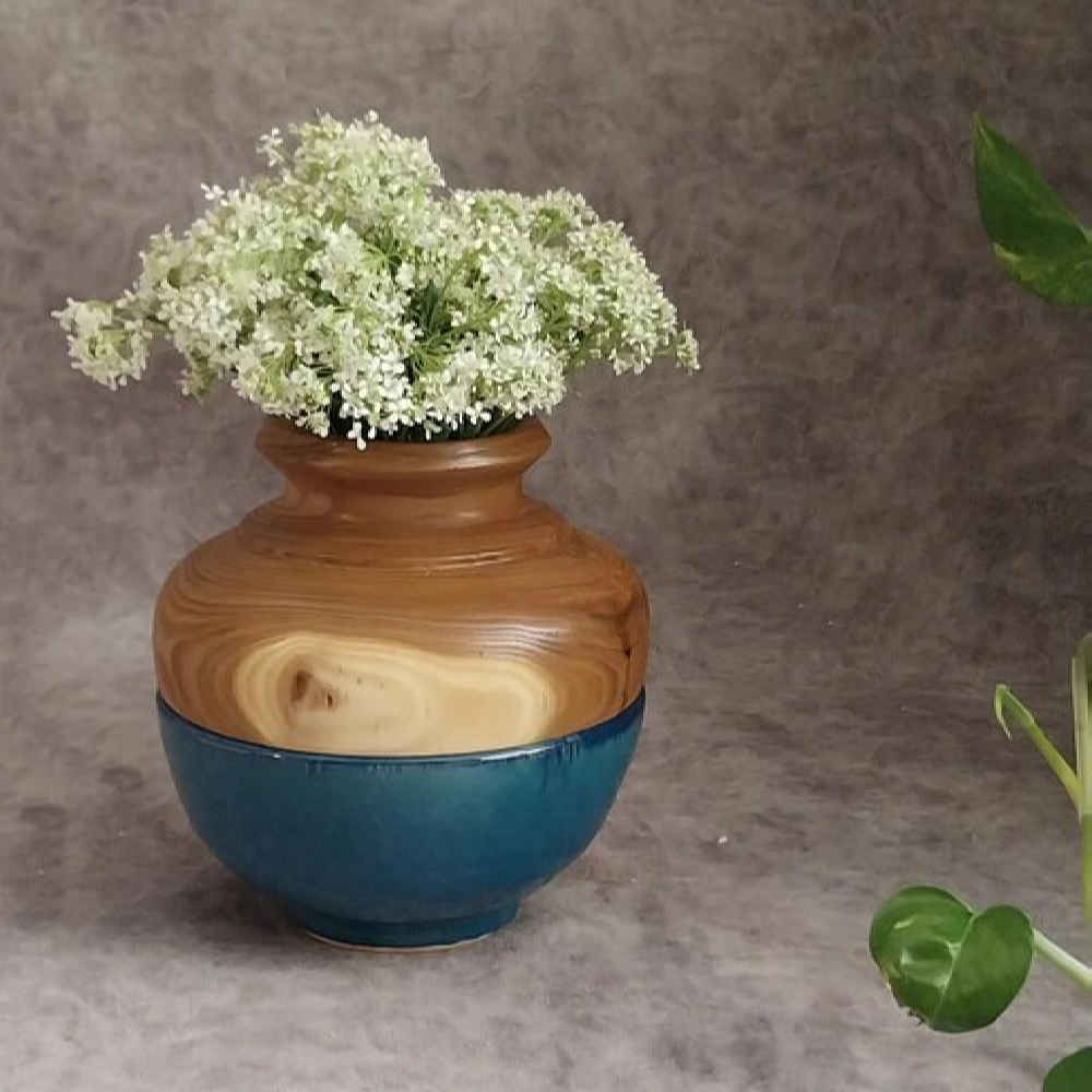 Decohouten vazen, meesterlijk van massief natuurlijk hout met een aardewerk-geïnspireerd ontwerp voor boeketten vervaardigd