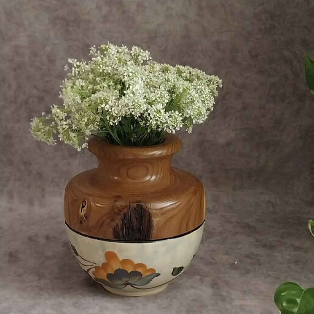 Decohouten vazen, handgemaakt van massief natuurlijk hout en versierd met een prachtig bloemenpatroon voor boeketten
