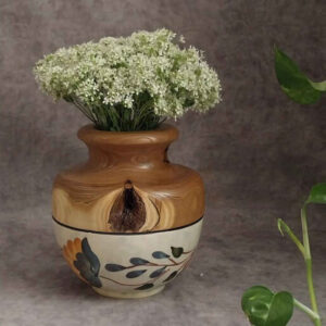 Decoratieve Houten Vazen Handgemaakt met Natuurlijk en Massief Hout en Bloemontwerp