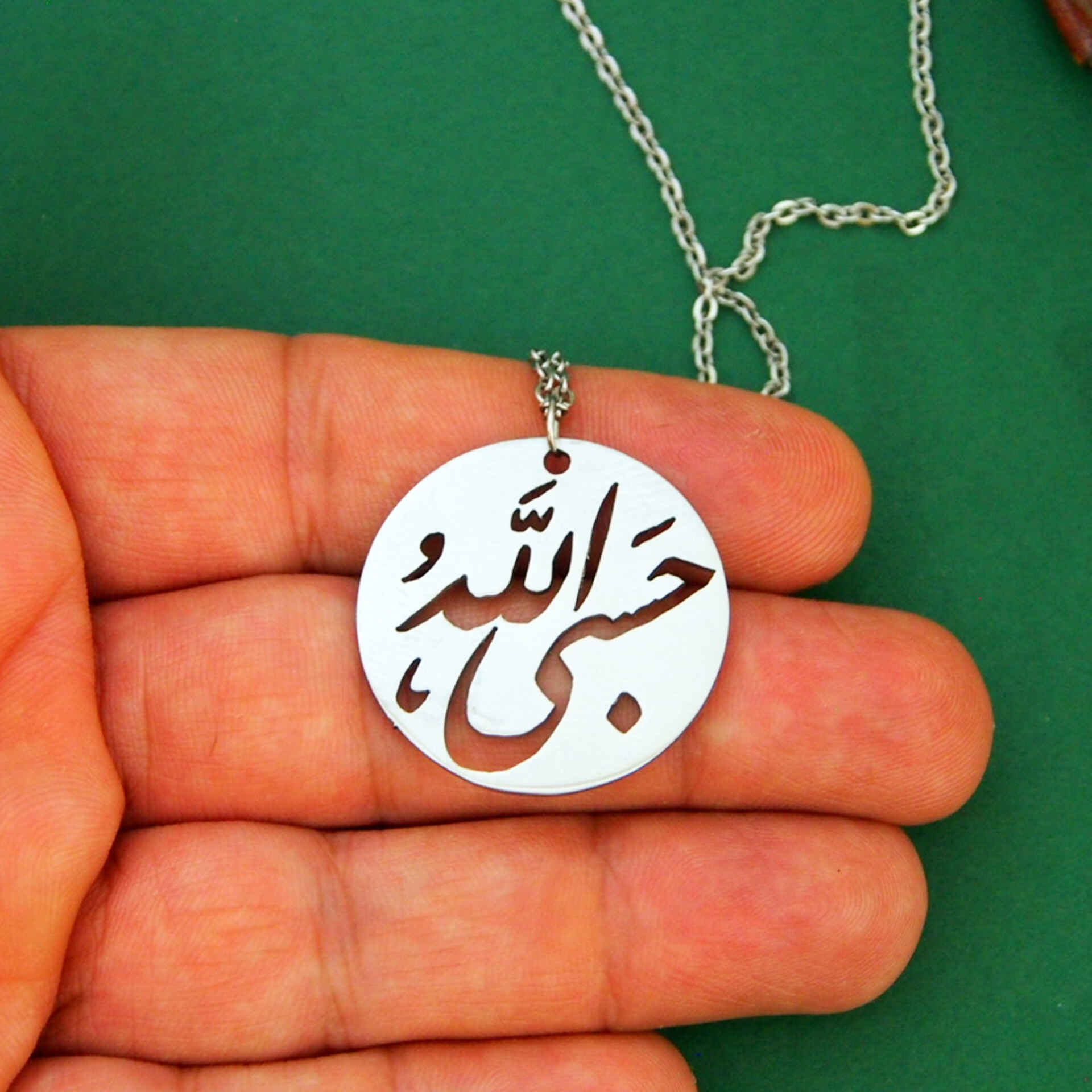 Islamitische Stalen Ketting met Hasbi Allah Kalligrafie Medaillon