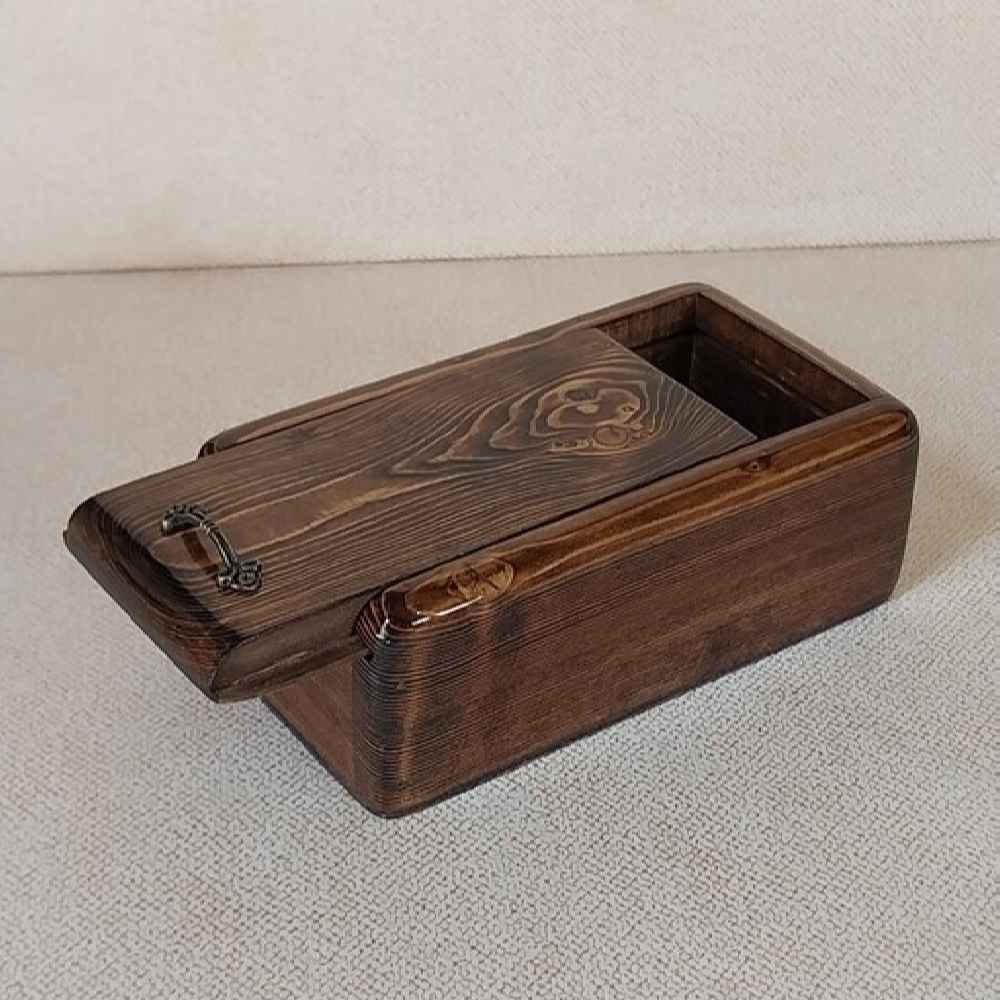 Handgesneden Houten Sieradendoos – Rustieke Elegantie